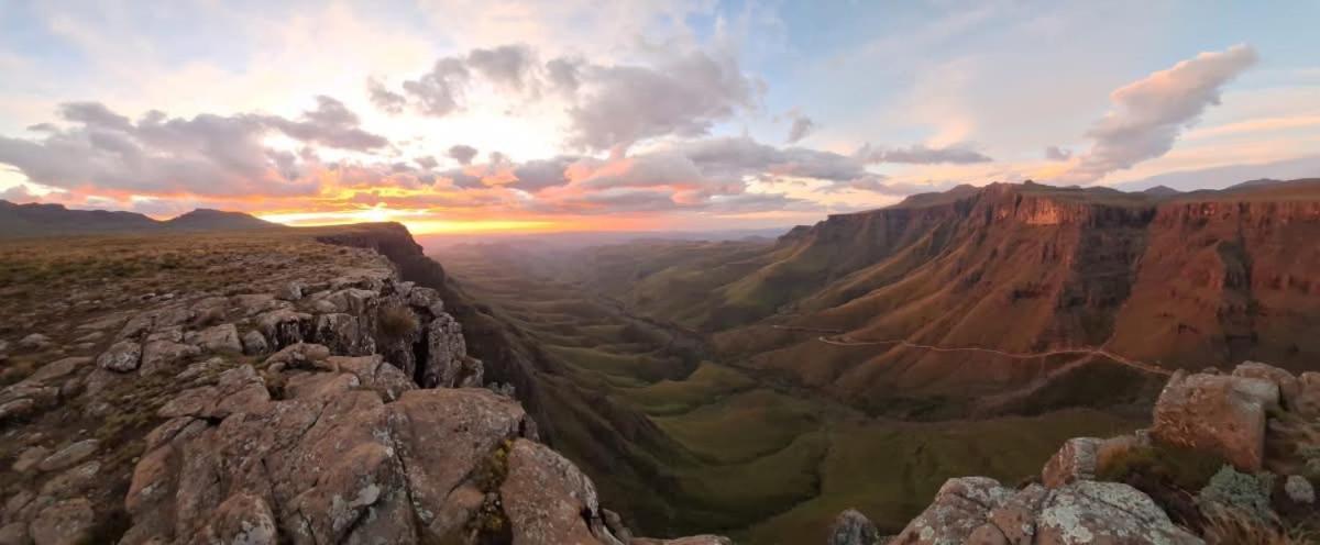 Khanyeni Himeville Esterno foto